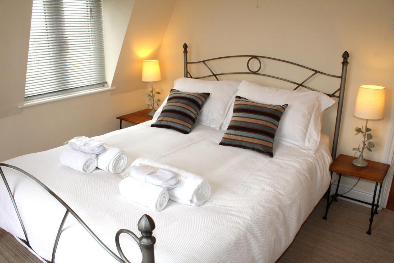 Cotswolds Valleys Accommodation - Exclusive Use Character One Bedroom Family Holiday Apartment Stroud  Bagian luar foto