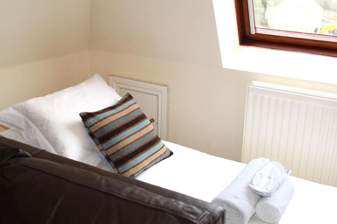 Cotswolds Valleys Accommodation - Exclusive Use Character One Bedroom Family Holiday Apartment Stroud  Bagian luar foto