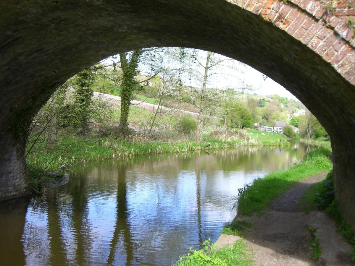 Cotswolds Valleys Accommodation - Exclusive Use Character One Bedroom Family Holiday Apartment Stroud  Bagian luar foto