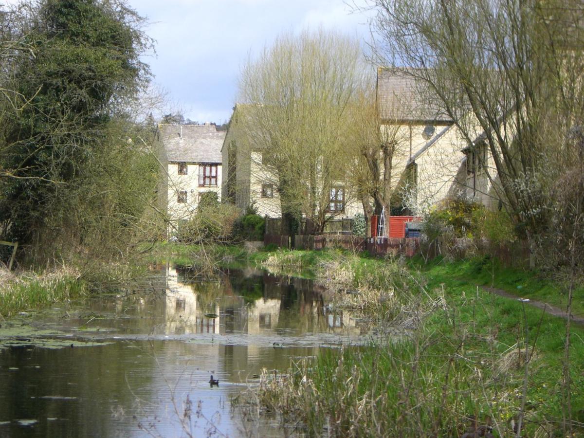 Cotswolds Valleys Accommodation - Exclusive Use Character One Bedroom Family Holiday Apartment Stroud  Bagian luar foto